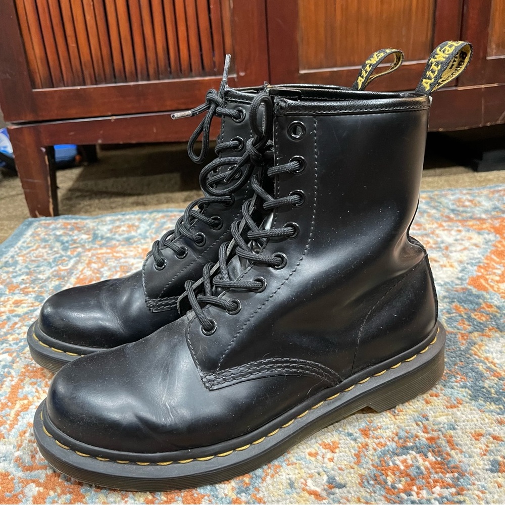 Dr. Marten’s | 1460 WOMEN'S SMOOTH LEATHER LACE UP BOOTS SIZE: 7 - Picture 5 of 10